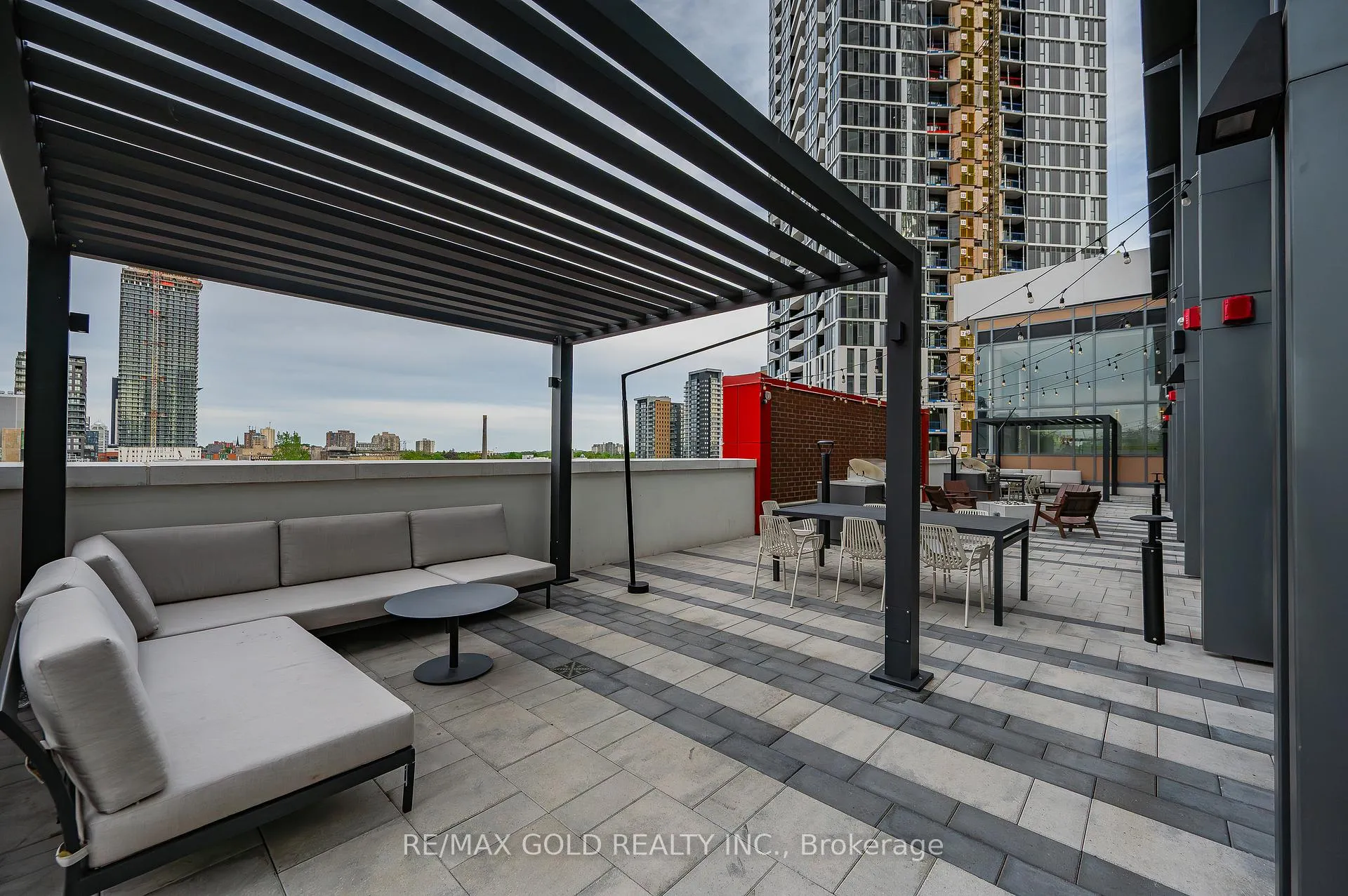 Photo 38 of Unit 907, 25 Wellington Street S, Kitchener — HOMEH