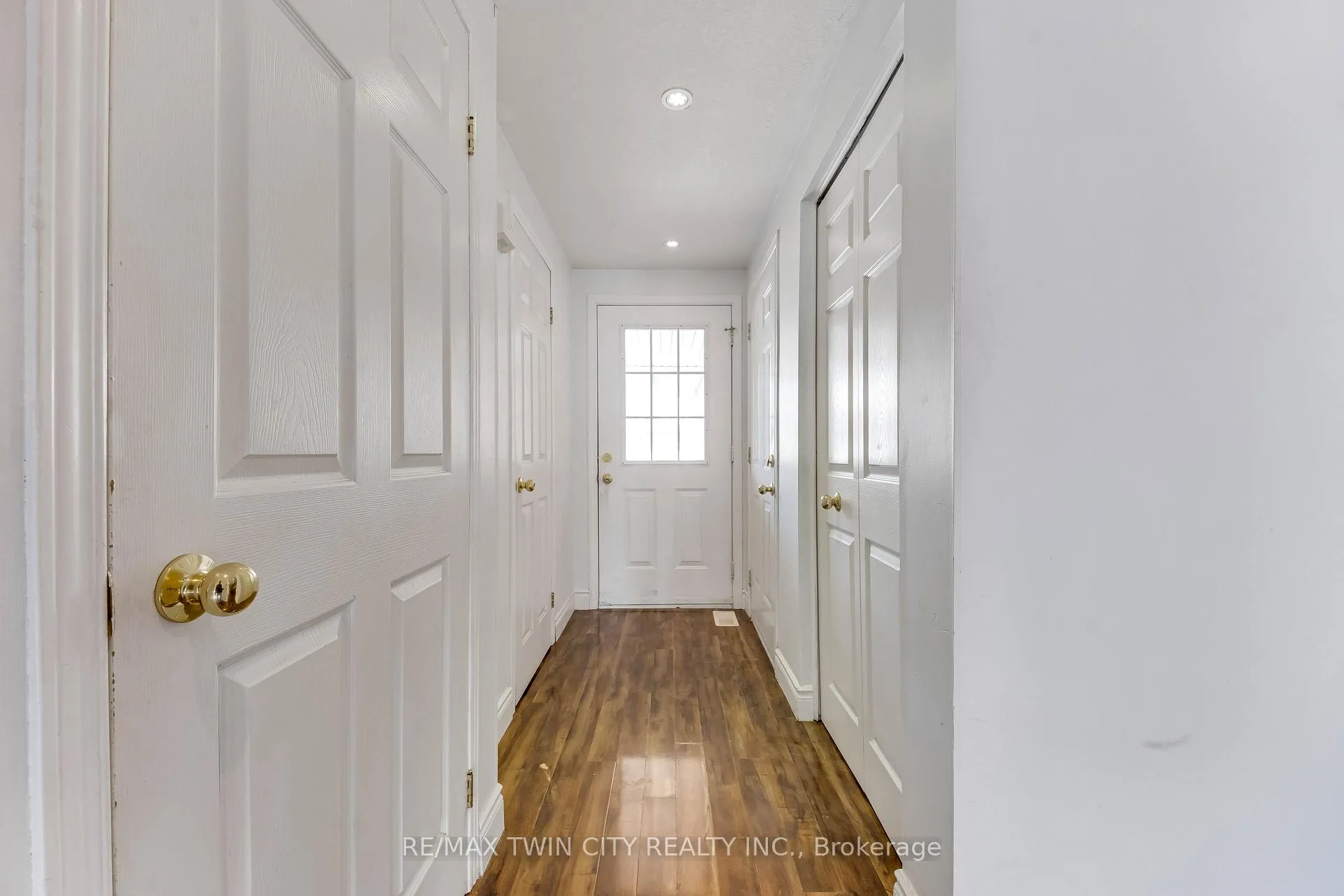 Photo 4 of 90 Donnenwerth Drive, Kitchener — HOMEH