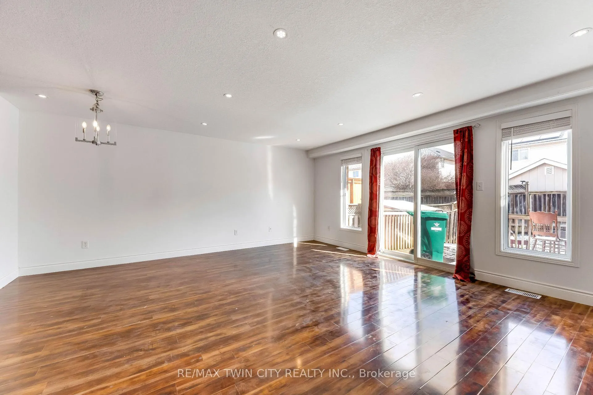 Photo 7 of 90 Donnenwerth Drive, Kitchener — HOMEH