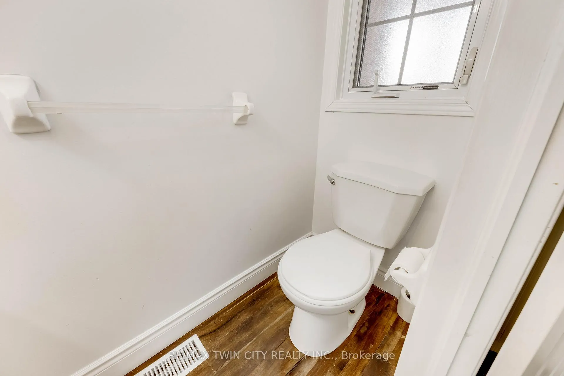 Photo 9 of 90 Donnenwerth Drive, Kitchener — HOMEH