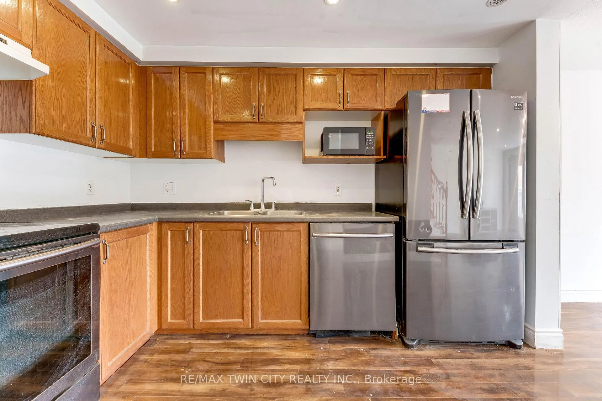 Photo 10 of 90 Donnenwerth Drive, Kitchener — HOMEH