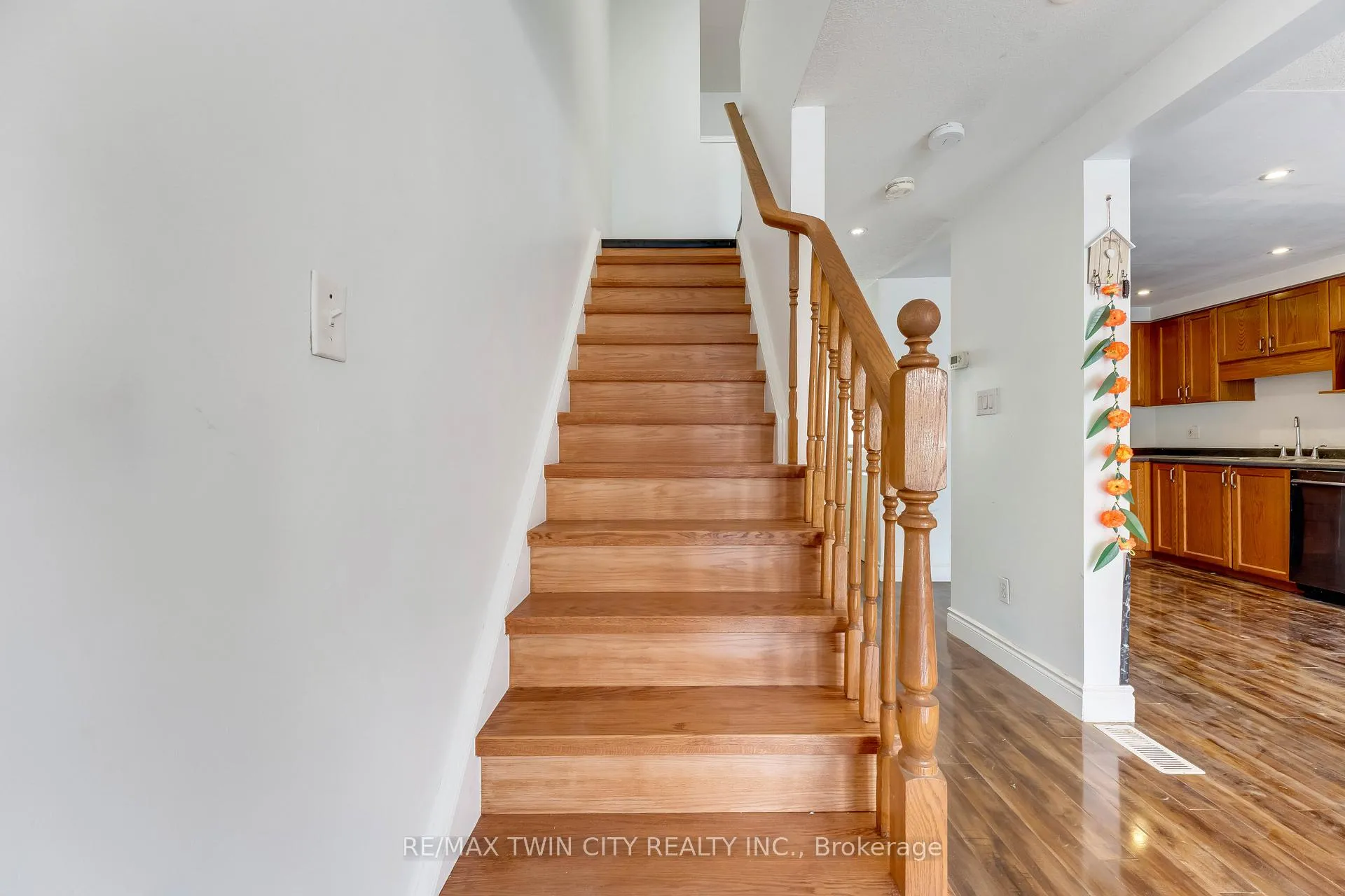 Photo 13 of 90 Donnenwerth Drive, Kitchener — HOMEH