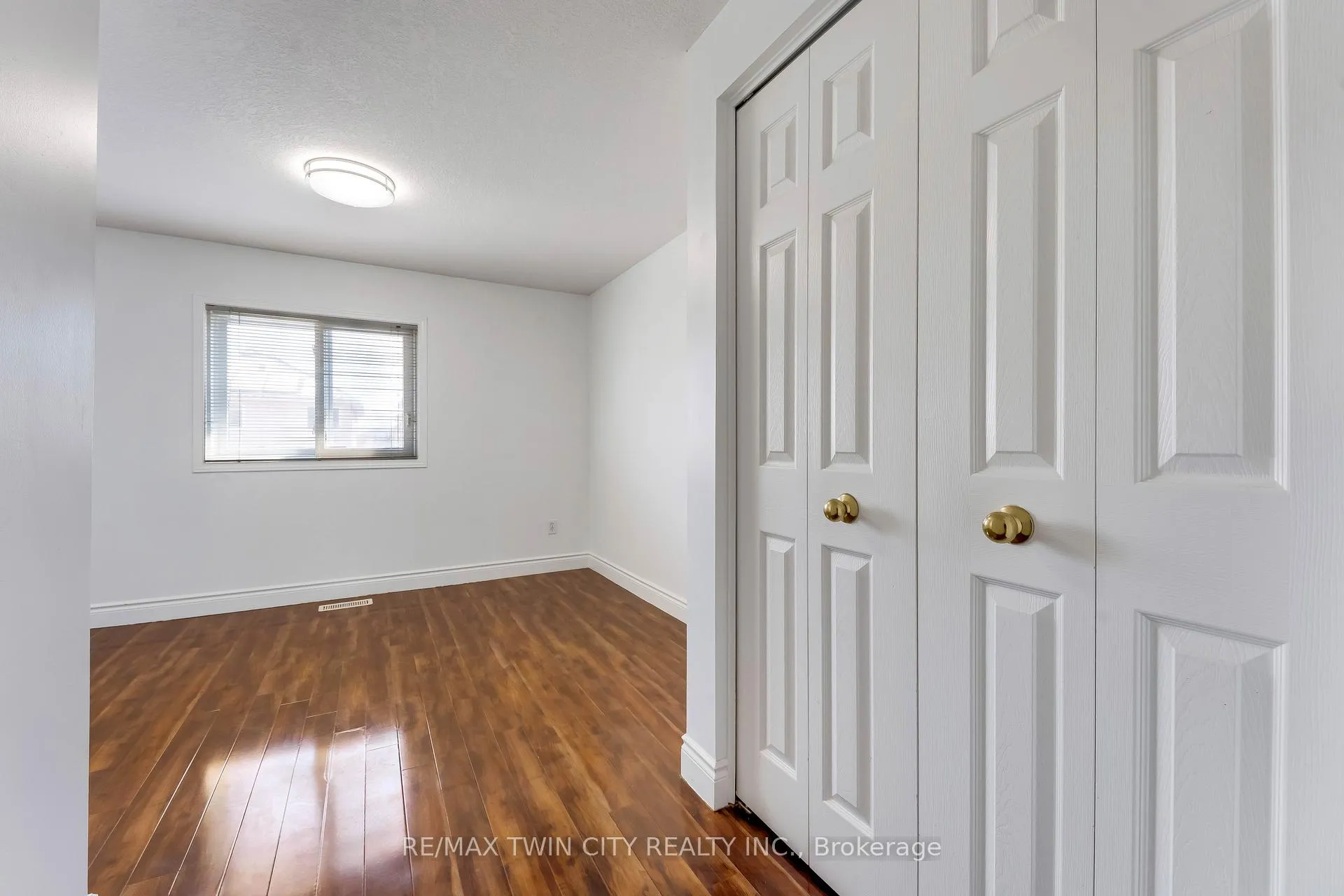 Photo 16 of 90 Donnenwerth Drive, Kitchener — HOMEH