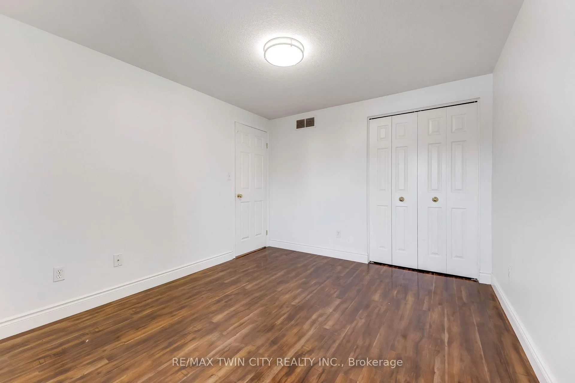 Photo 19 of 90 Donnenwerth Drive, Kitchener — HOMEH