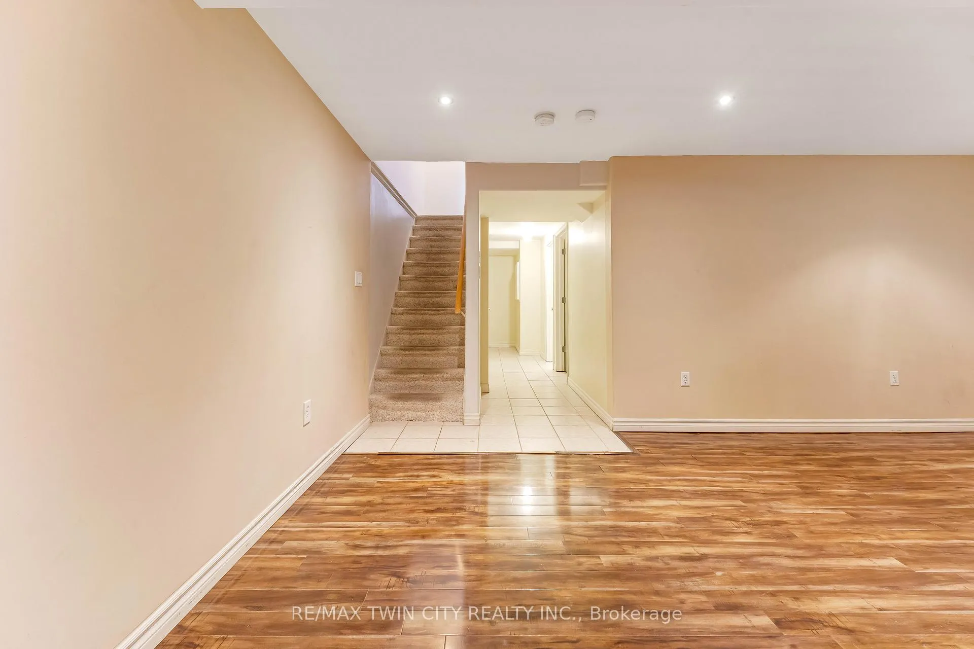 Photo 25 of 90 Donnenwerth Drive, Kitchener — HOMEH