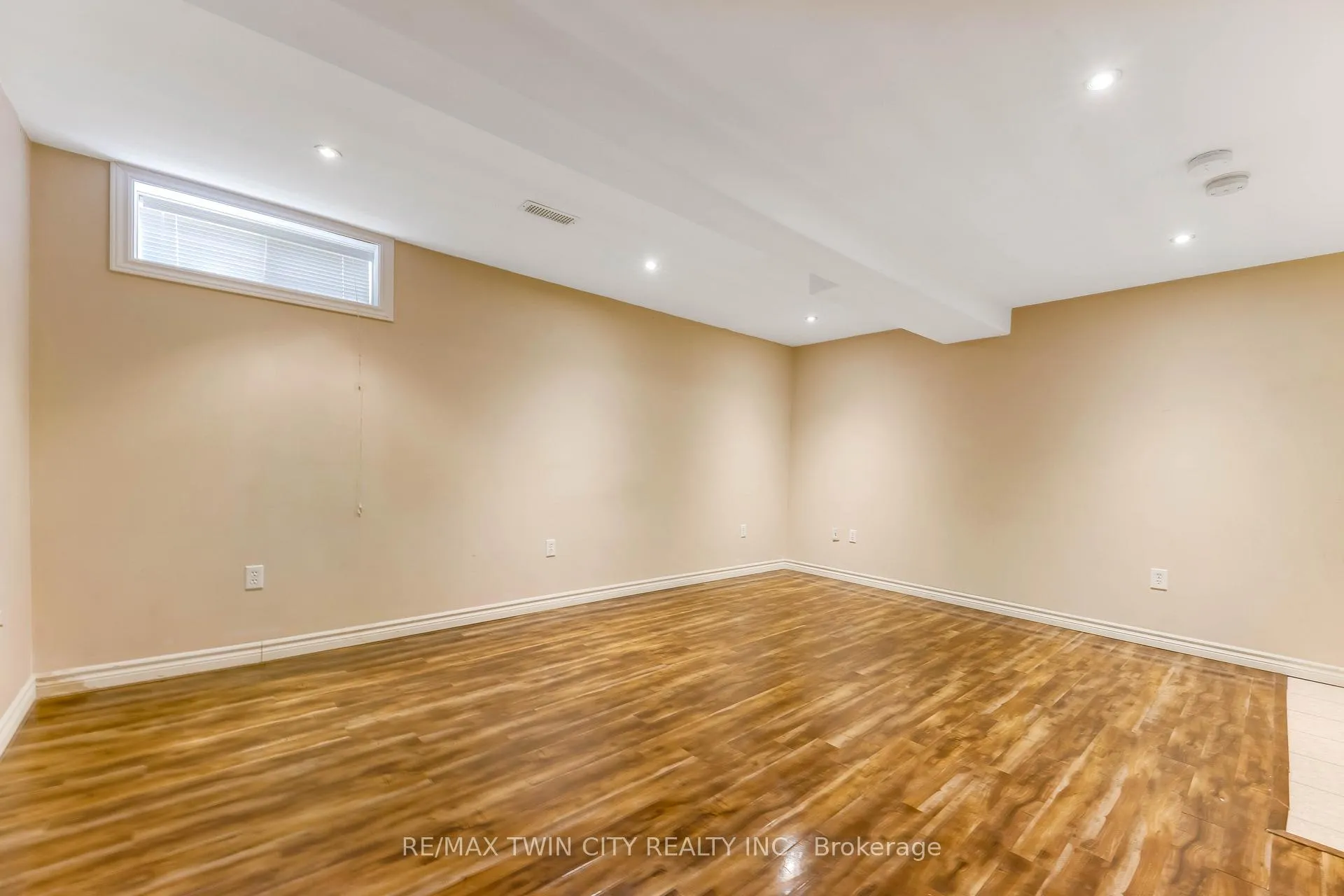 Photo 26 of 90 Donnenwerth Drive, Kitchener — HOMEH