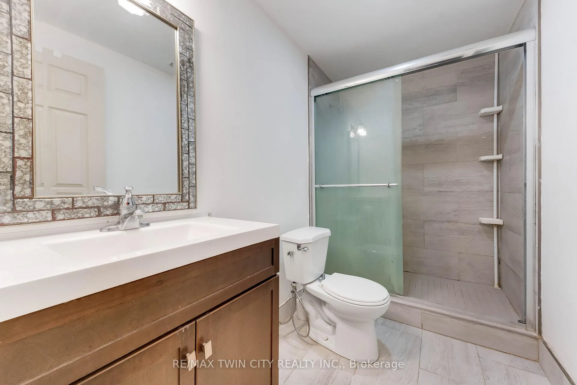 Photo 28 of 90 Donnenwerth Drive, Kitchener — HOMEH