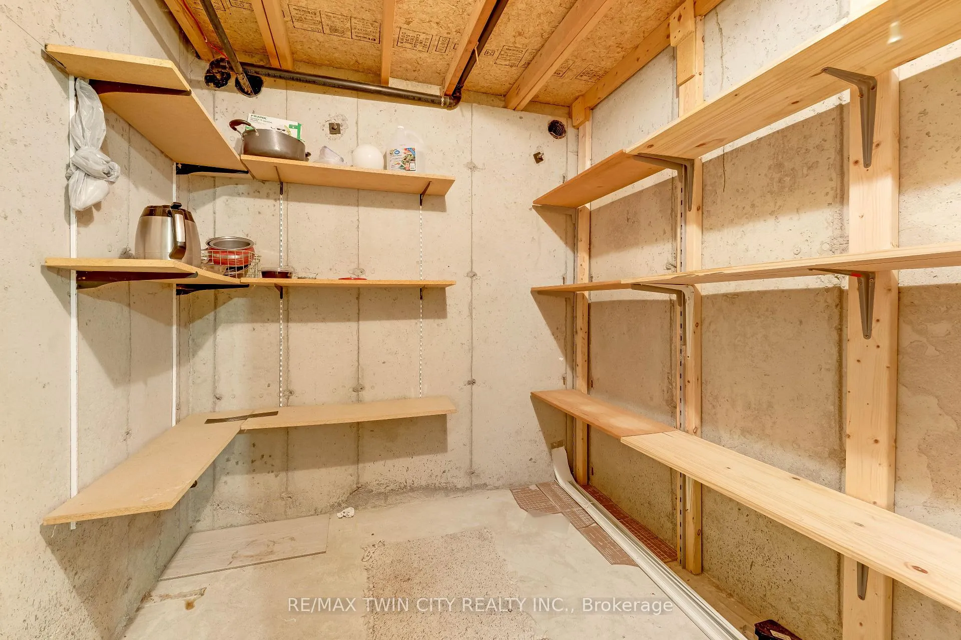 Photo 30 of 90 Donnenwerth Drive, Kitchener — HOMEH