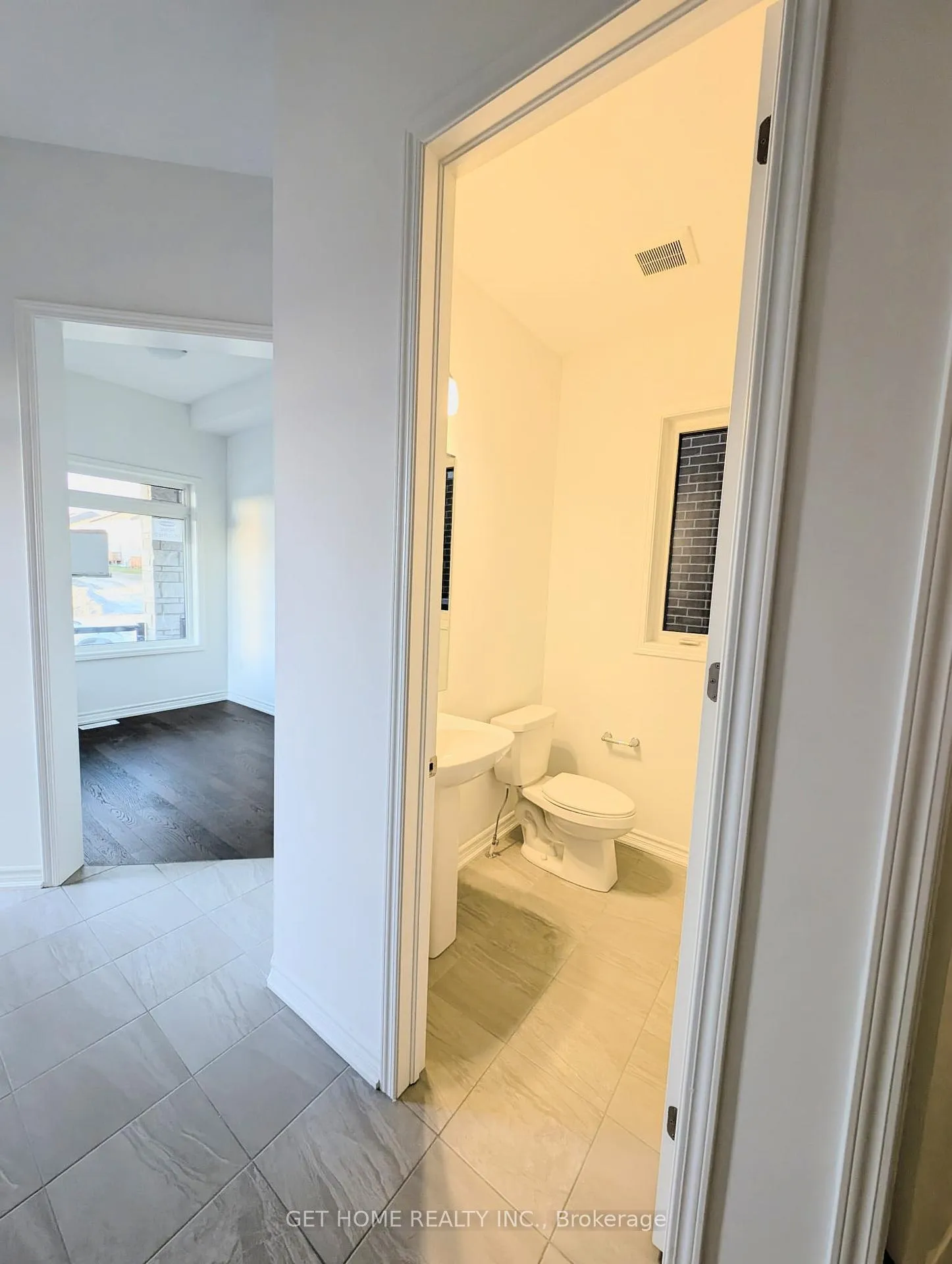 Photo 8 of 352 Madelaine Drive, Barrie, Painswick South — HOMEH