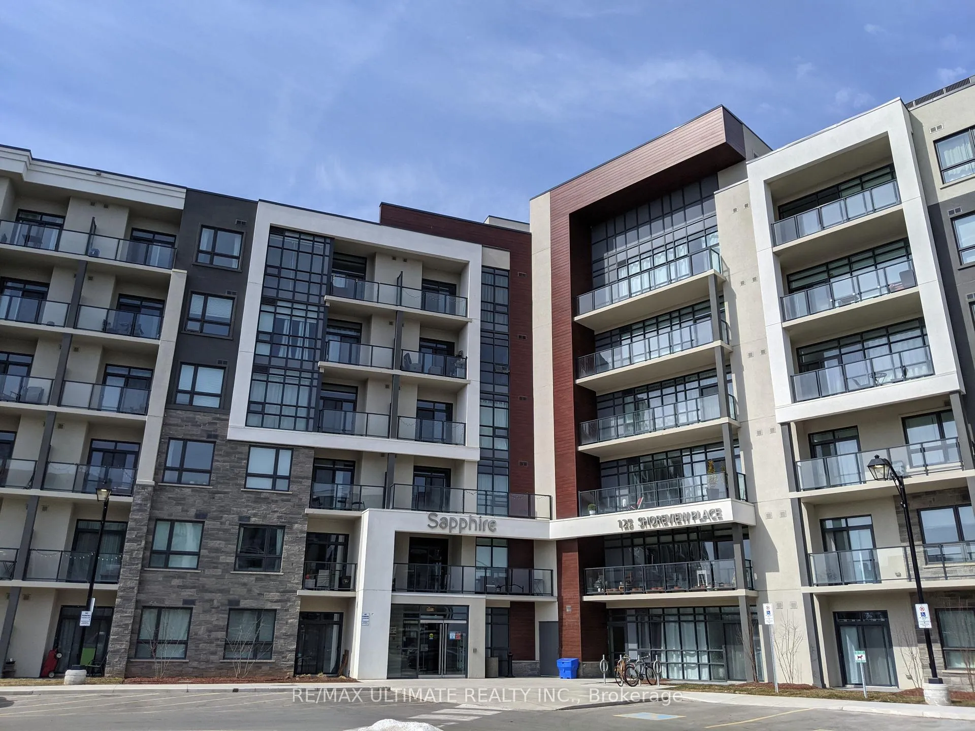 Front of Unit 535, 125 shoreview Place