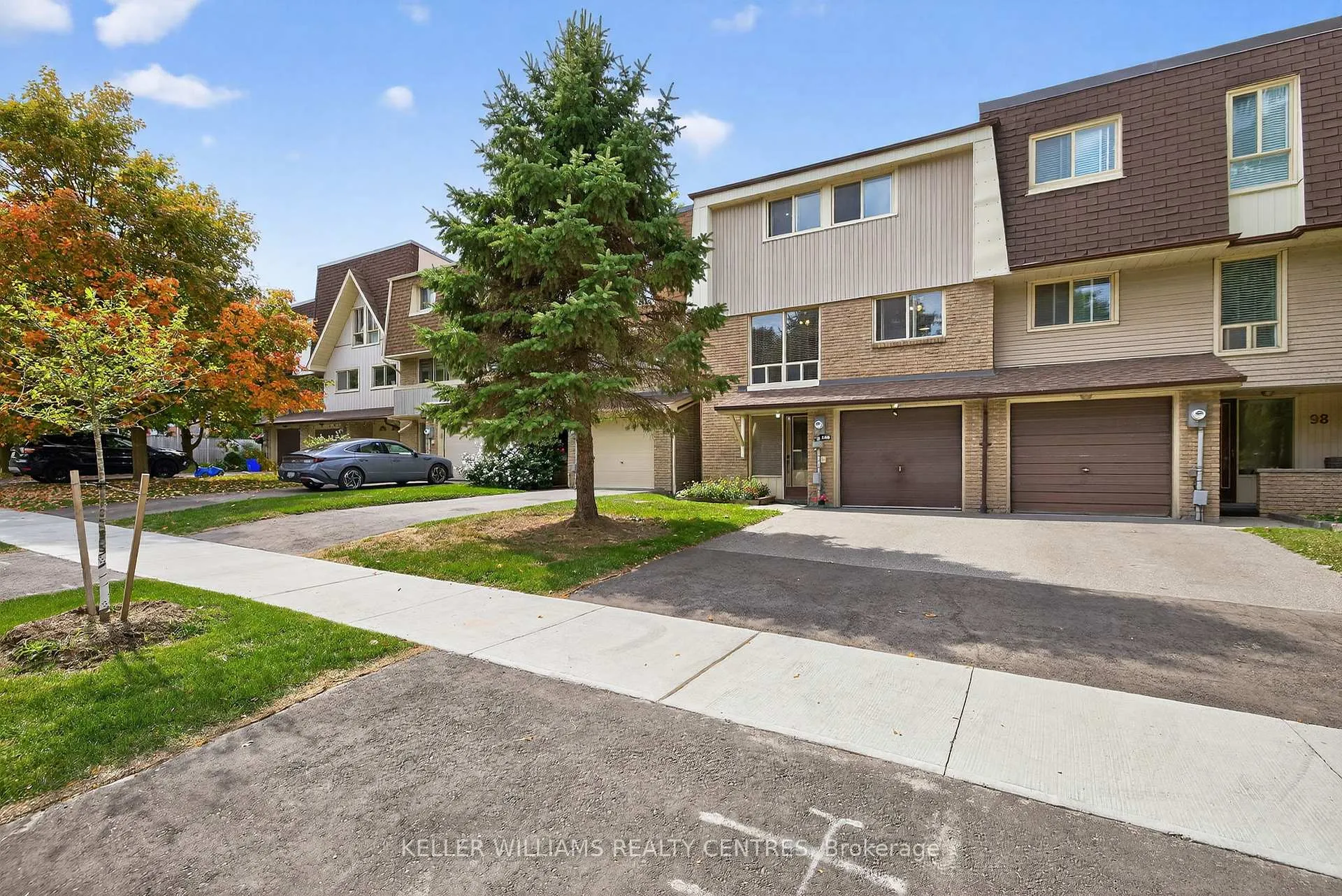 Photo 3 of 100 Poplar Crescent, Aurora, Aurora Highlands — HOMEH