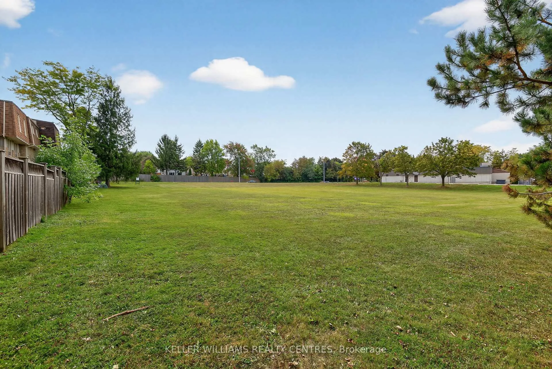 Photo 9 of 100 Poplar Crescent, Aurora, Aurora Highlands — HOMEH