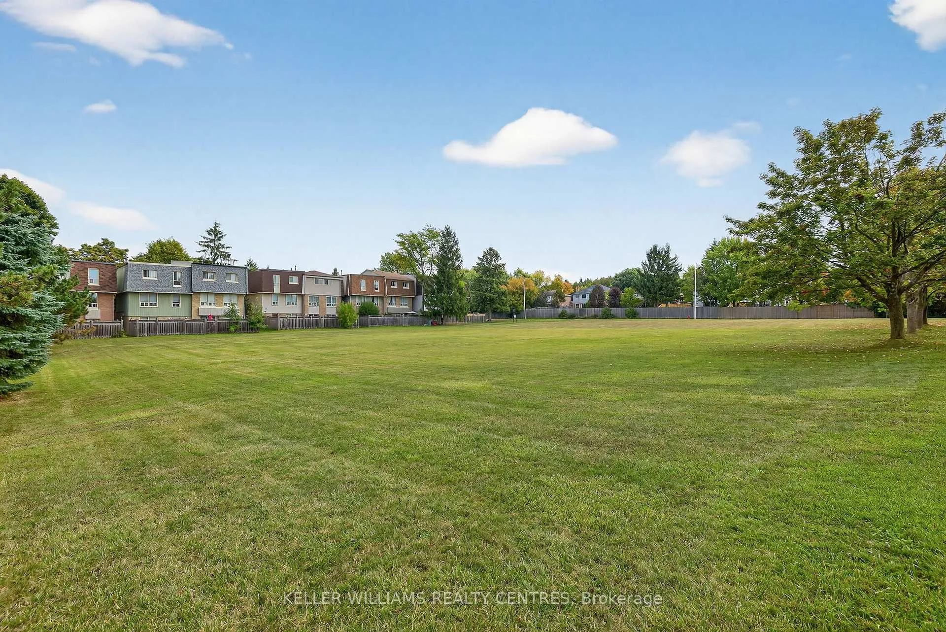 Photo 10 of 100 Poplar Crescent, Aurora, Aurora Highlands — HOMEH