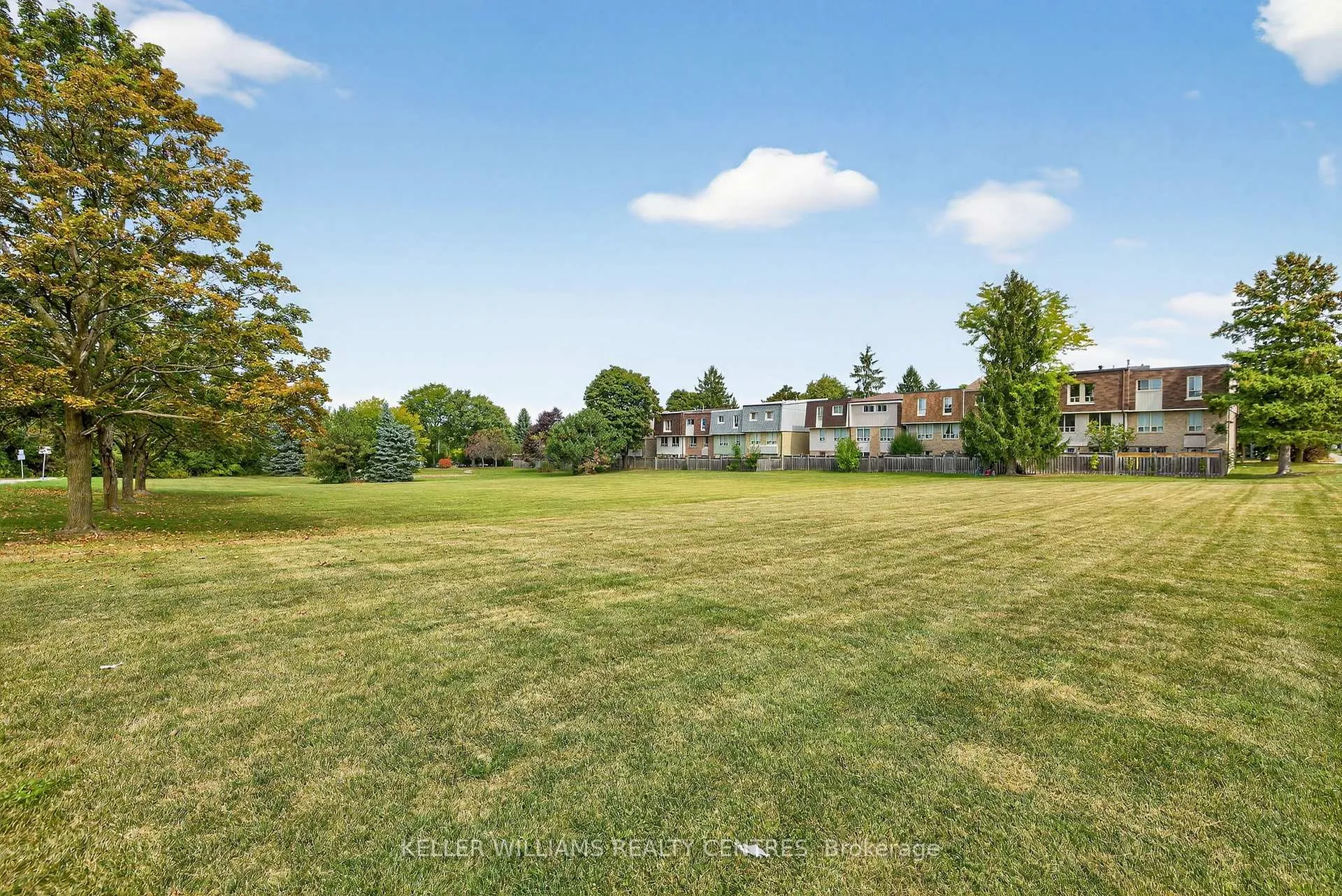 Photo 11 of 100 Poplar Crescent, Aurora, Aurora Highlands — HOMEH