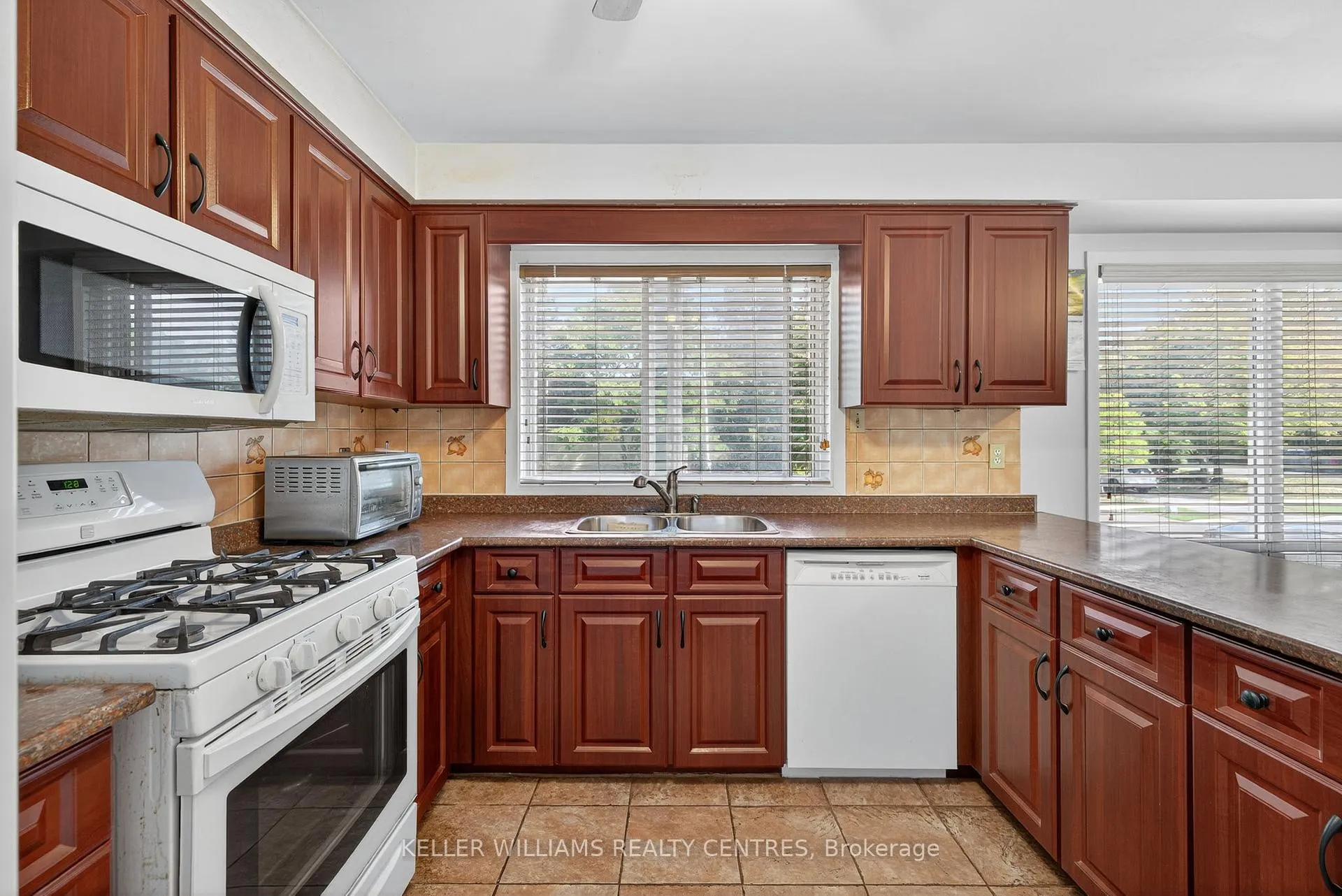 Photo 27 of 100 Poplar Crescent, Aurora, Aurora Highlands — HOMEH