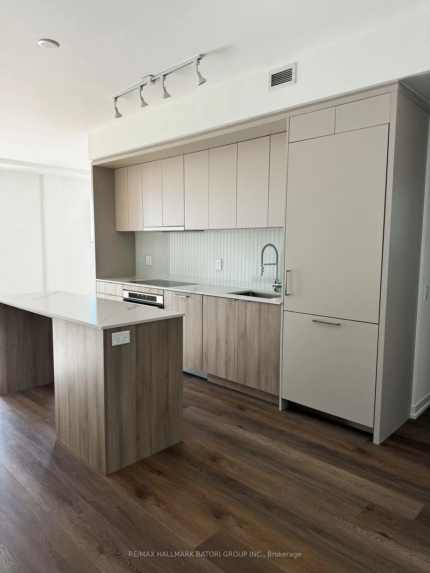 Photo 2 of Unit 608, 863 St. Clair Avenue W, Toronto, Wychwood — HOMEH