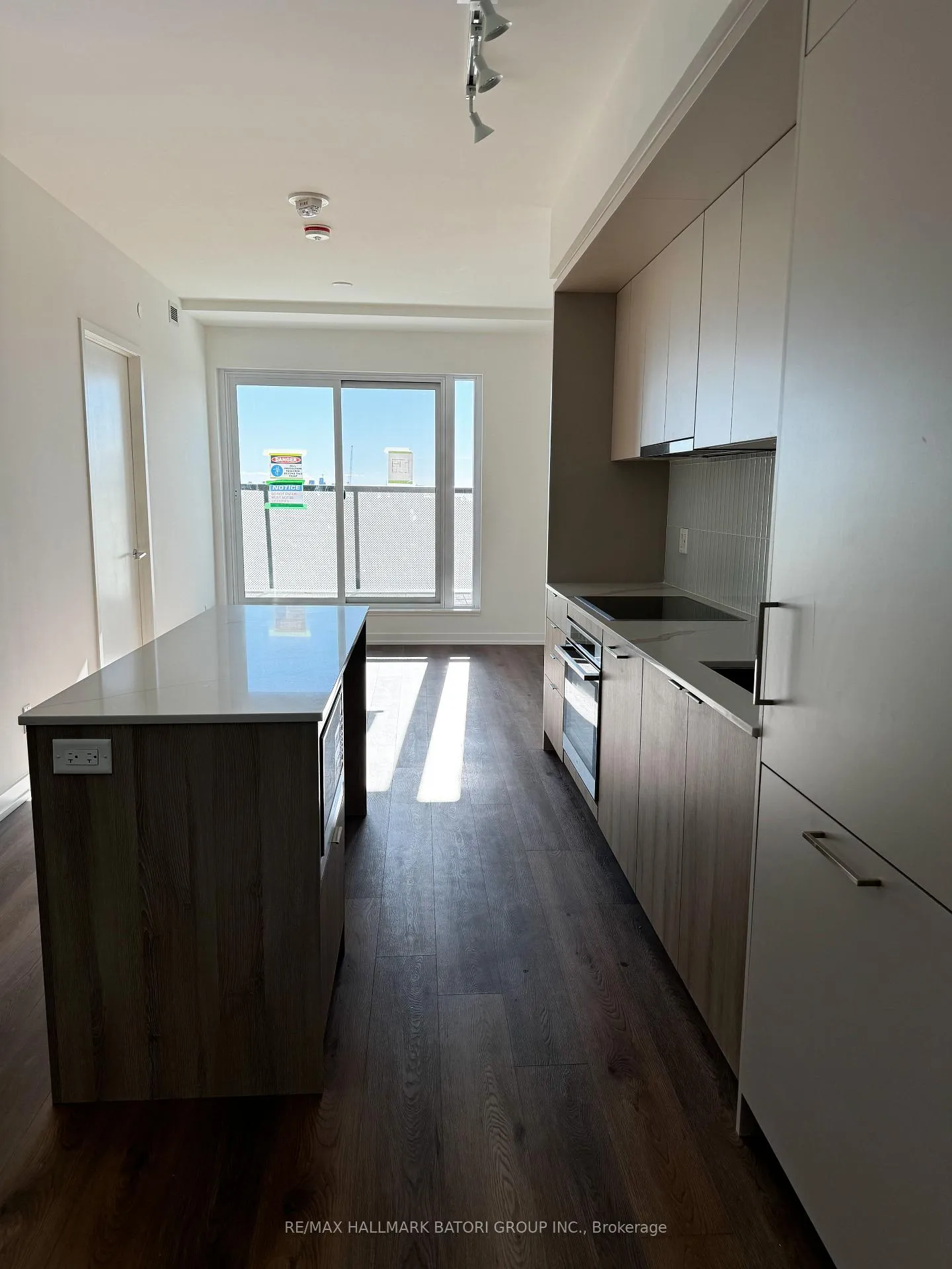 Photo 5 of Unit 608, 863 St. Clair Avenue W, Toronto, Wychwood — HOMEH
