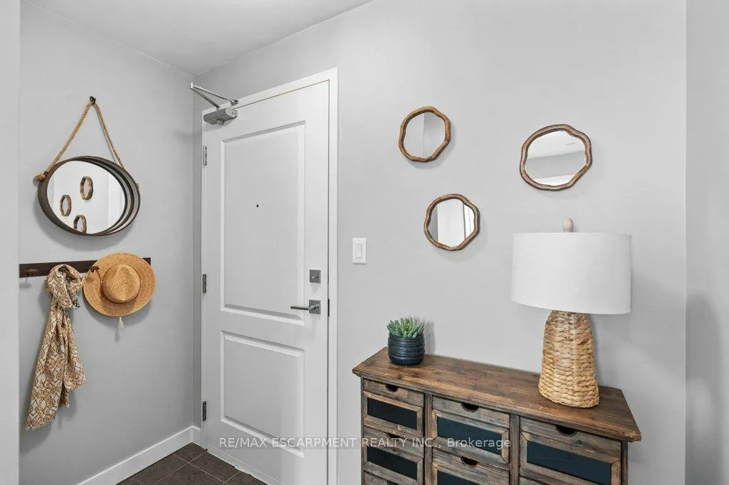 Photo 3 of Unit 511, 125 Shoreview Place, Hamilton, Stoney Creek — HOMEH