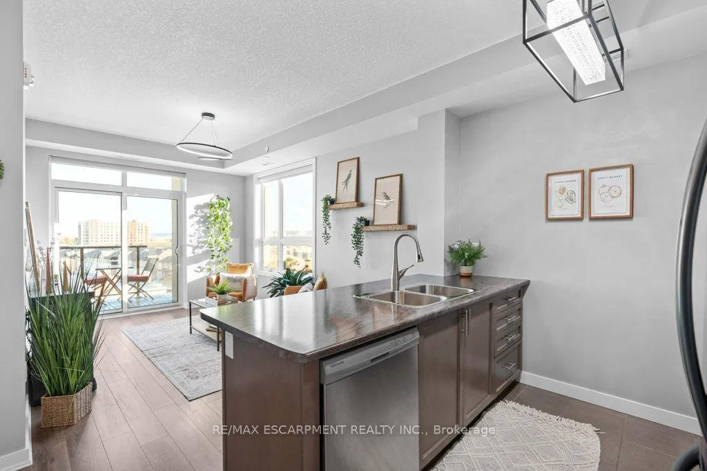 Photo 9 of Unit 511, 125 Shoreview Place, Hamilton, Stoney Creek — HOMEH