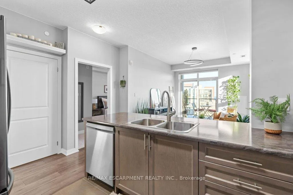 Photo 11 of Unit 511, 125 Shoreview Place, Hamilton, Stoney Creek — HOMEH