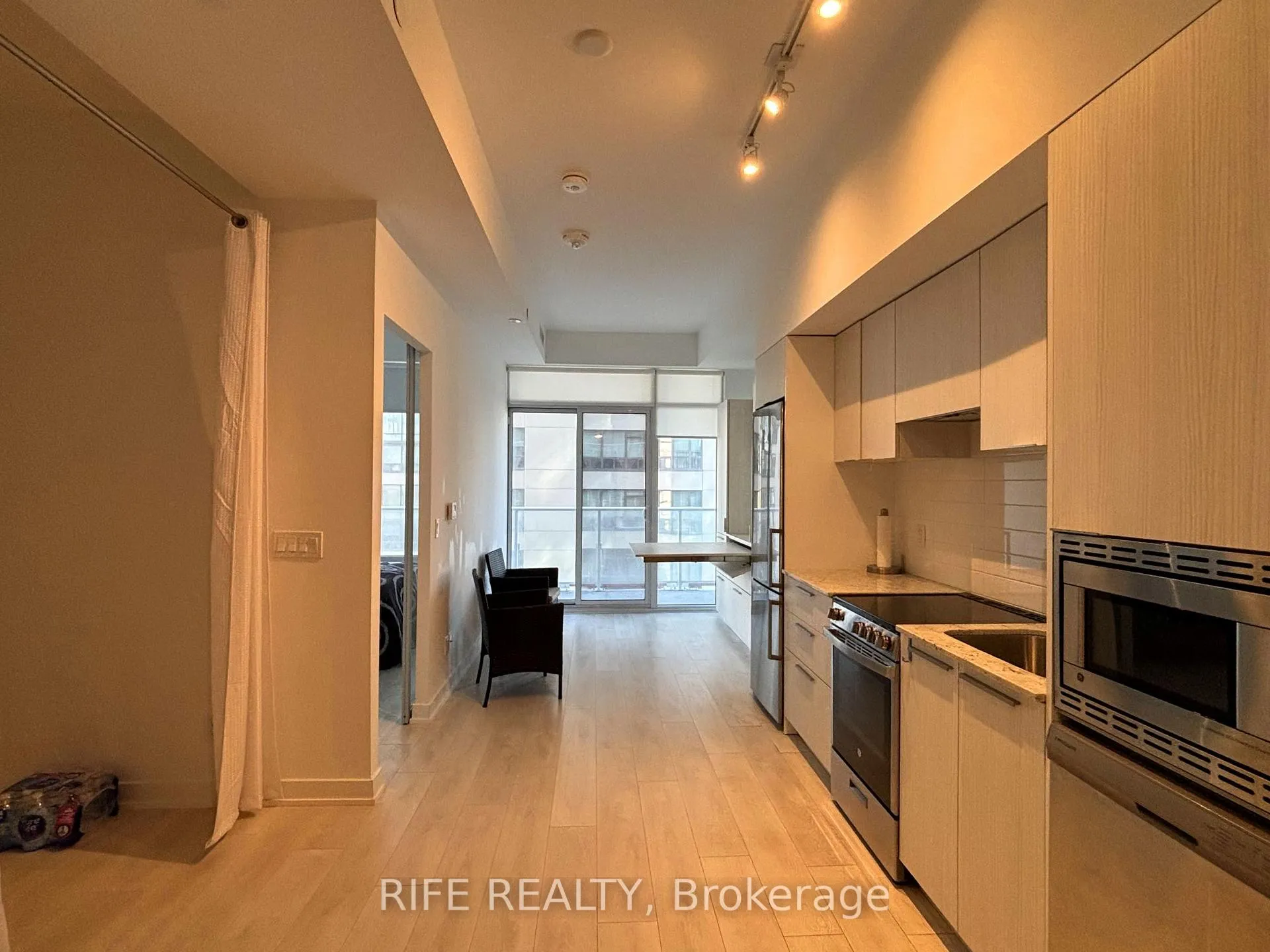 Photo 5 of Unit 702, 18 Maitland Terrace, Toronto, Church-Yonge Corridor — HOMEH
