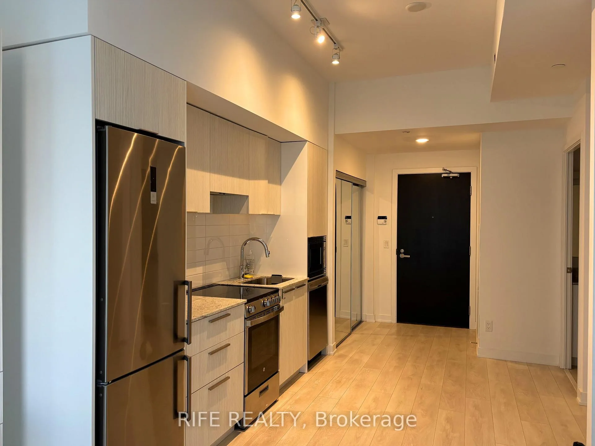Photo 6 of Unit 702, 18 Maitland Terrace, Toronto, Church-Yonge Corridor — HOMEH