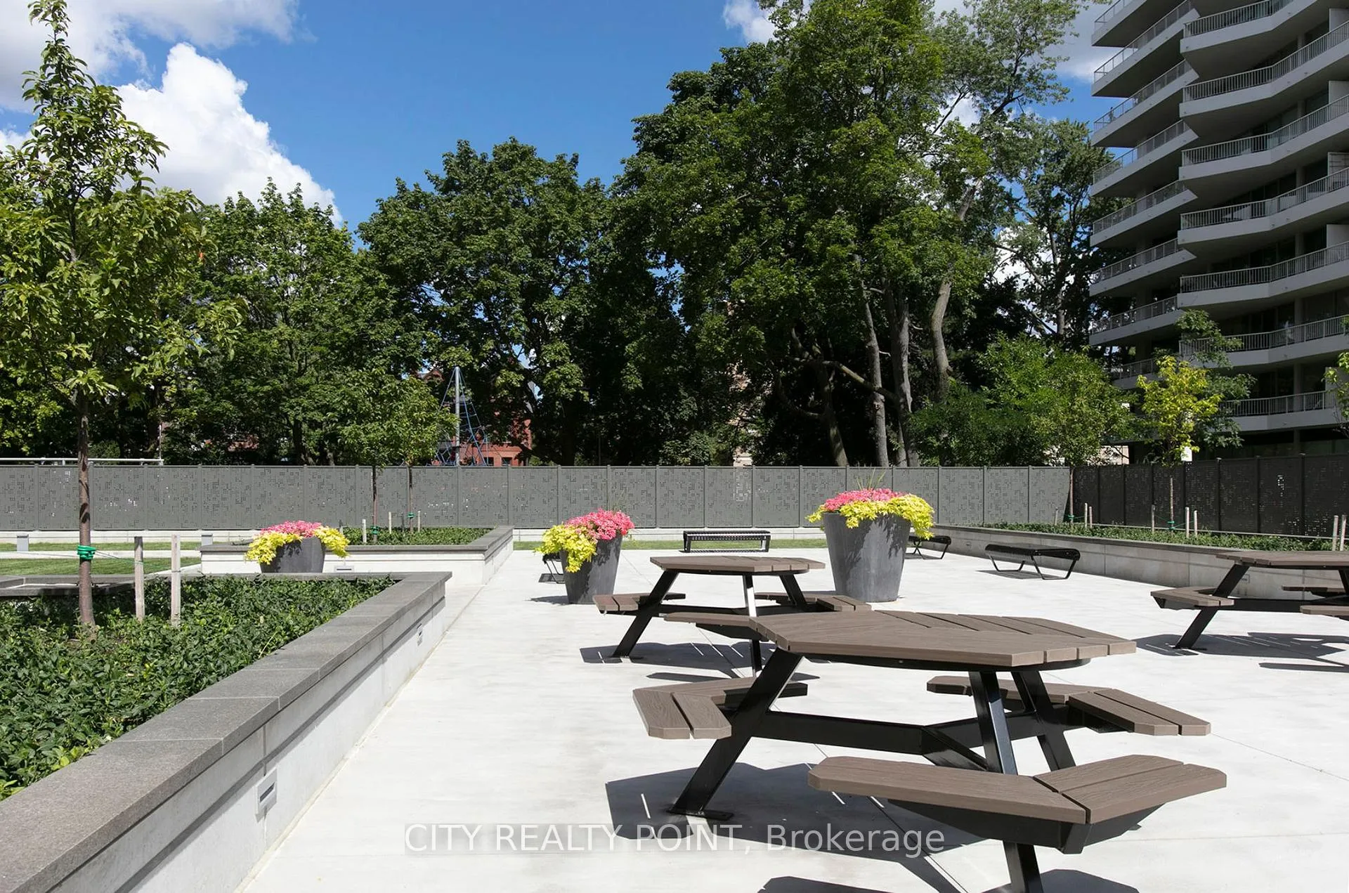 Photo 4 of Unit 606, 485 Huron Street, Toronto, The Annex — HOMEH