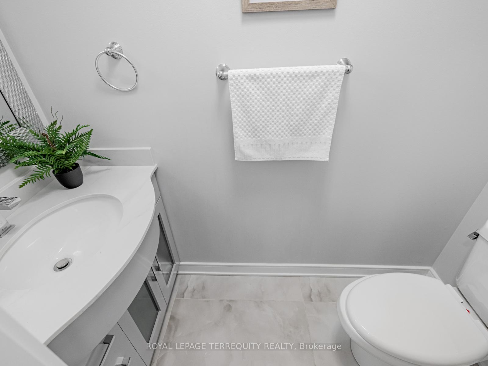 Photo 5 of 39 Frank Johnston Road, Caledon, Bolton West — HOMEH