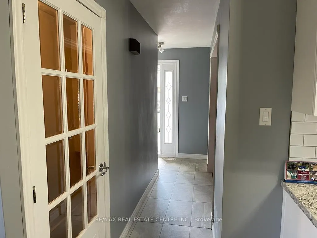 Photo 2 of 64 Sandsprings Crescent, Kitchener — HOMEH
