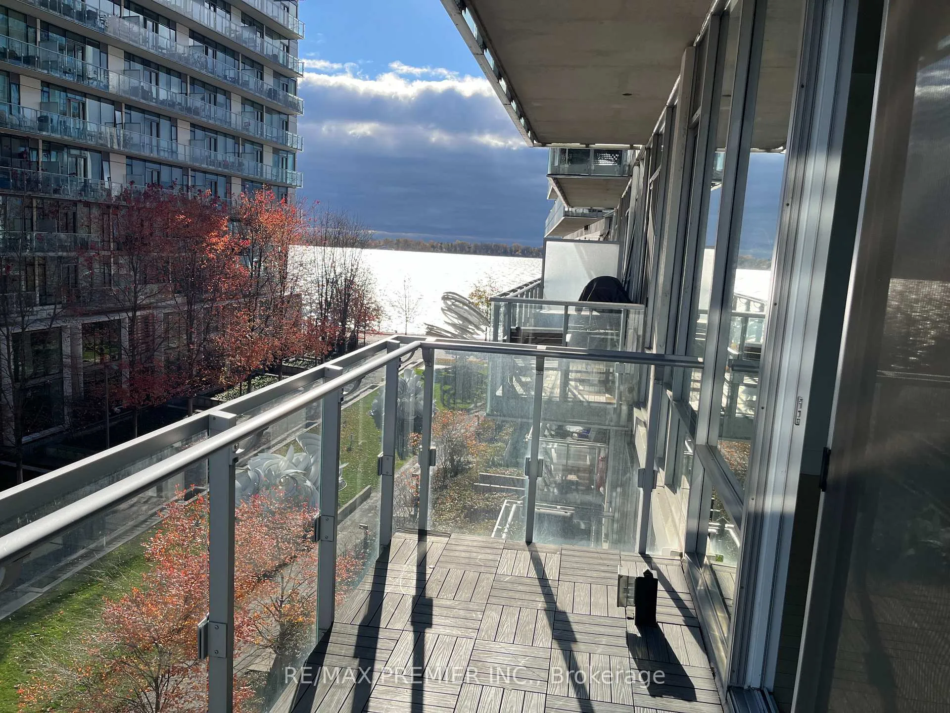 Photo 5 of Unit 421, 29 Queens Quay E, Toronto, Waterfront Communities — HOMEH