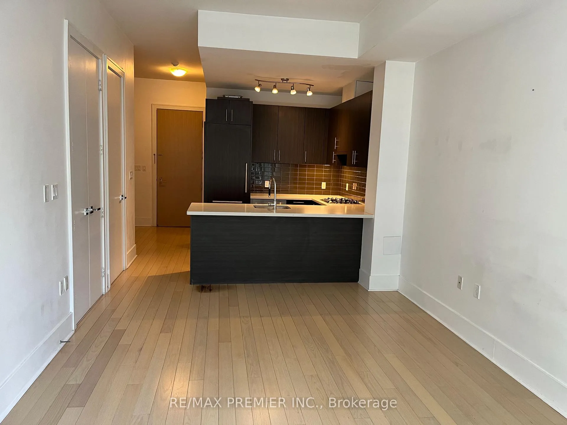 Photo 7 of Unit 421, 29 Queens Quay E, Toronto, Waterfront Communities — HOMEH
