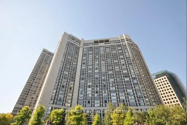 Front of Unit 823, 33 Harbour Square
