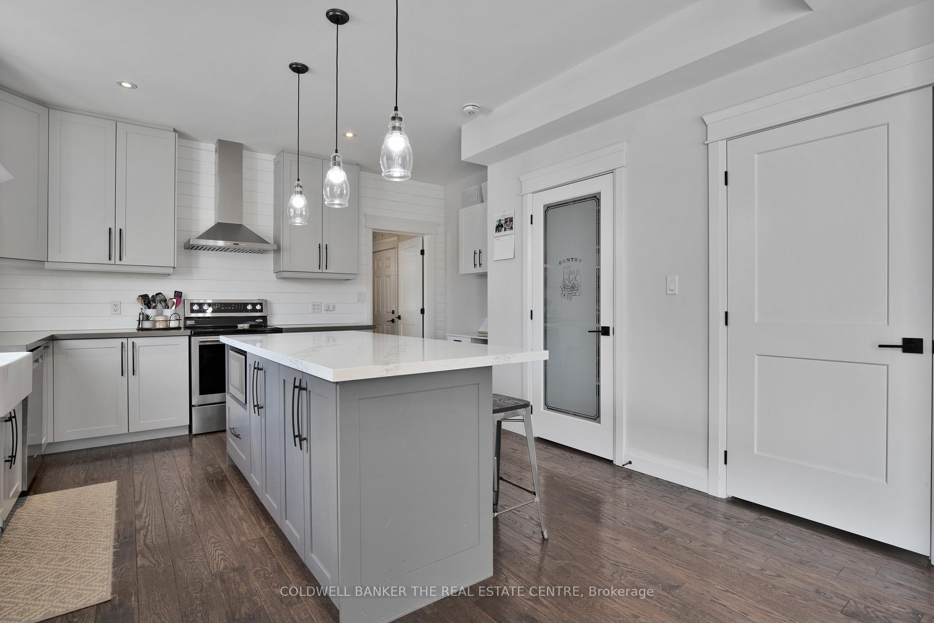 Photo 14 of 202 Clarence Street, Clearview, Stayner — HOMEH