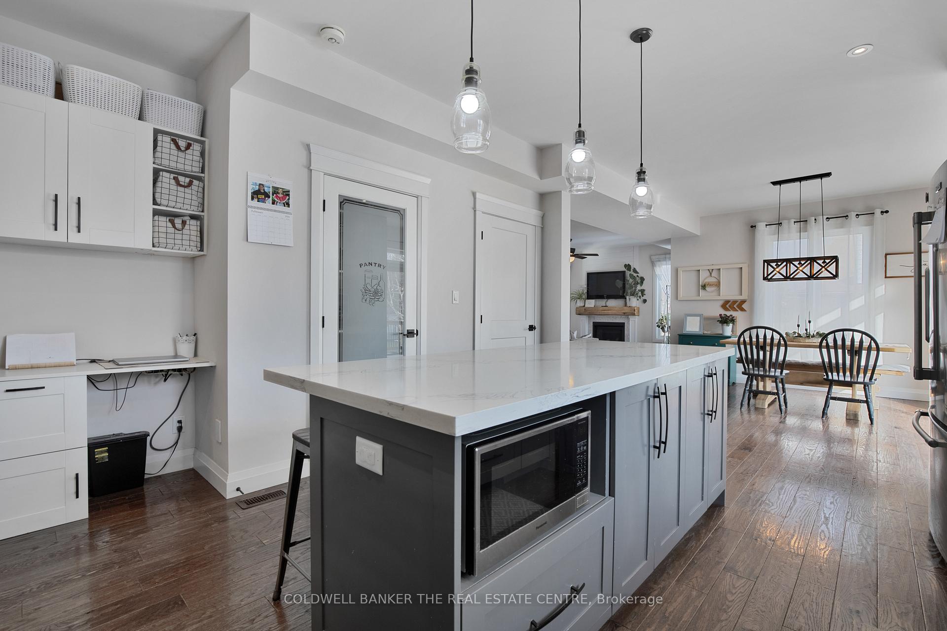 Photo 17 of 202 Clarence Street, Clearview, Stayner — HOMEH