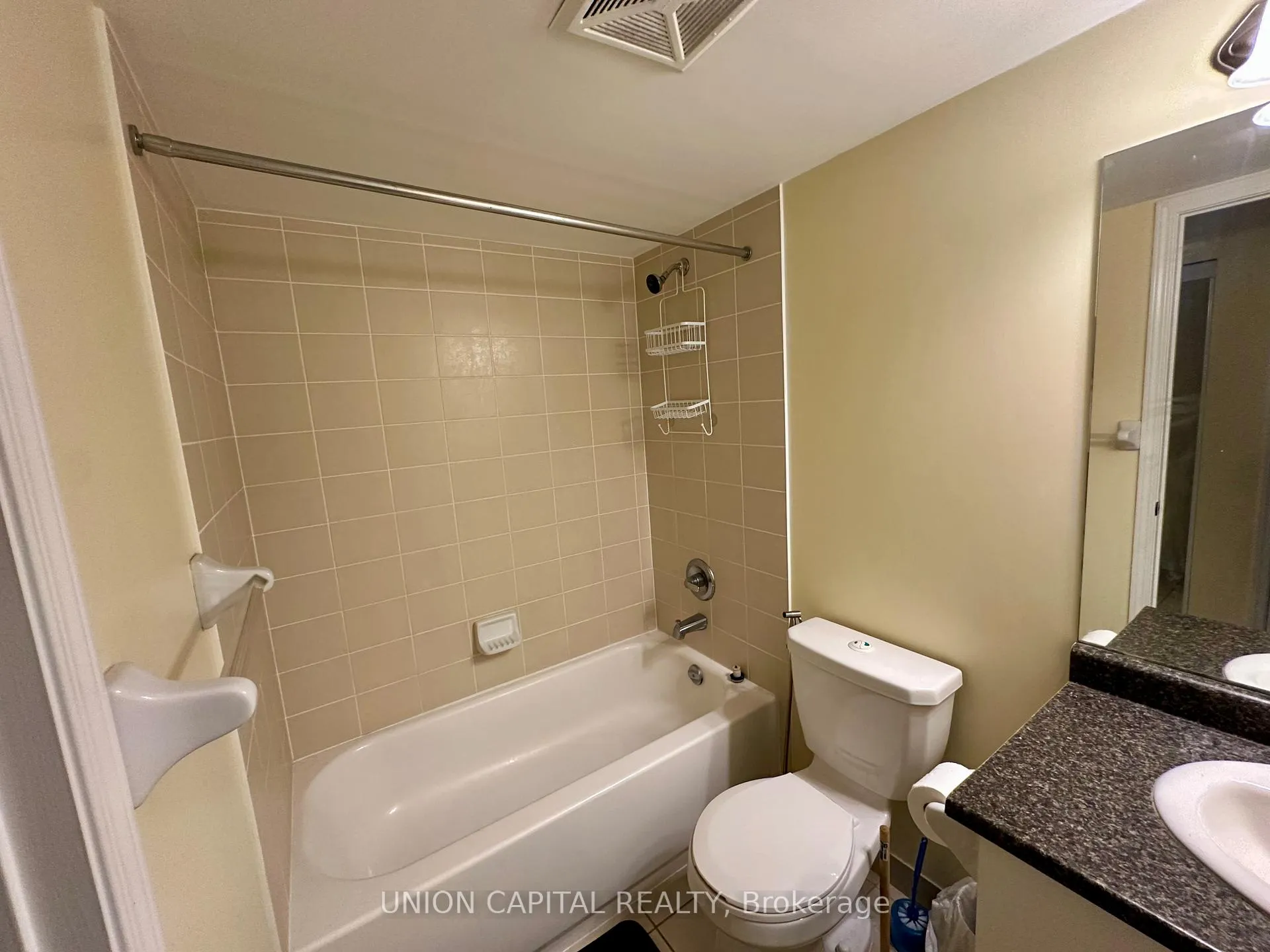Photo 4 of Unit 821, 35 Saranac Boulevard, Toronto, Englemount-Lawrence — HOMEH
