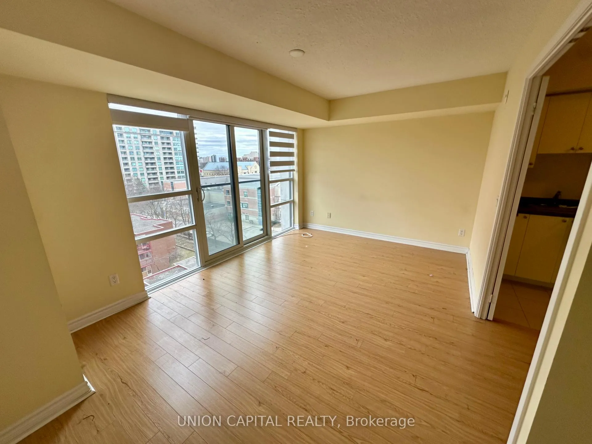 Photo 6 of Unit 821, 35 Saranac Boulevard, Toronto, Englemount-Lawrence — HOMEH