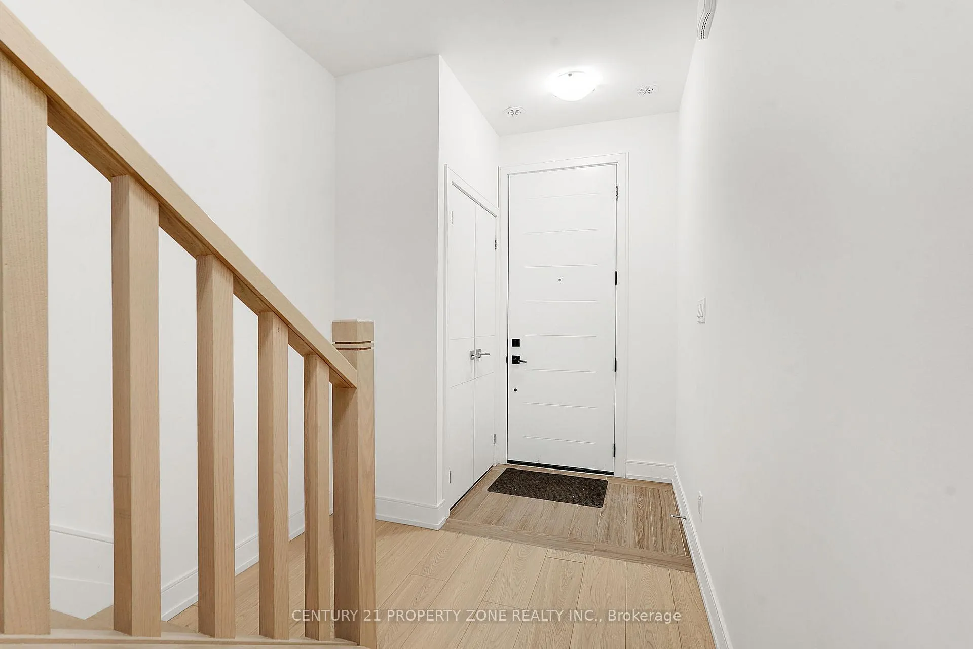 Photo 4 of 30 Desiree Place, Caledon, Bolton East — HOMEH