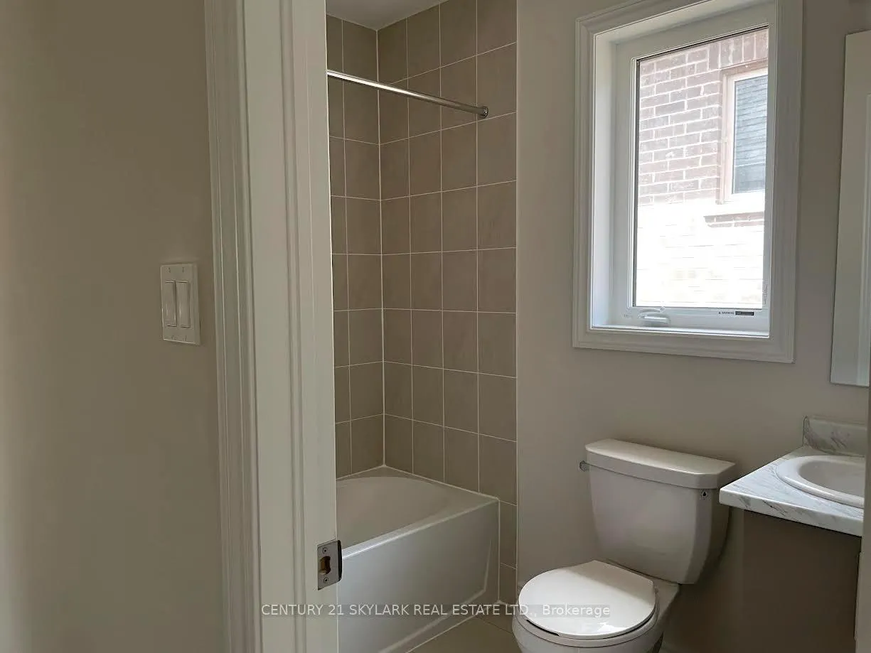 Photo 10 of 72 Baker Street, Thorold, Thorold Downtown — HOMEH