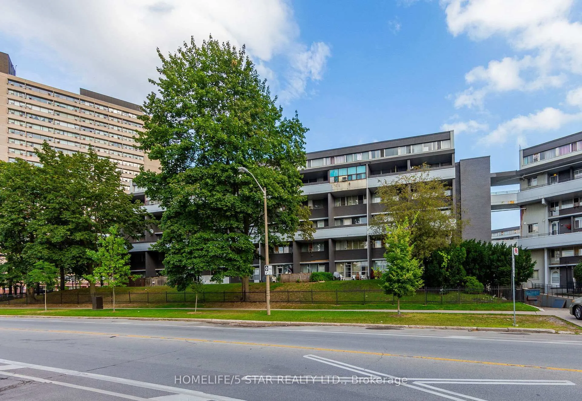 Photo 2 of Unit 320, 5 Sunny Glenway, Toronto, Flemingdon Park — HOMEH