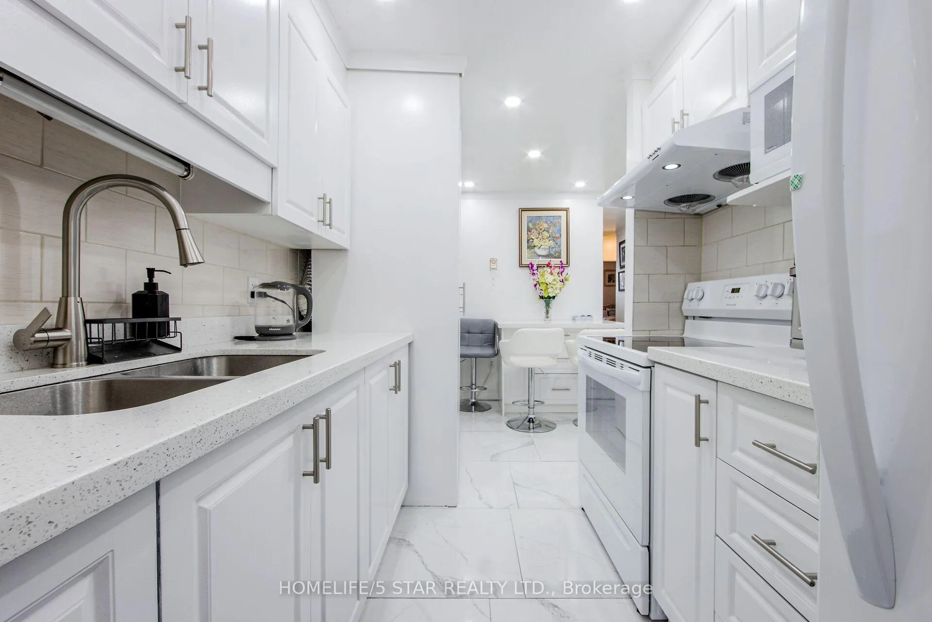 Photo 9 of Unit 320, 5 Sunny Glenway, Toronto, Flemingdon Park — HOMEH