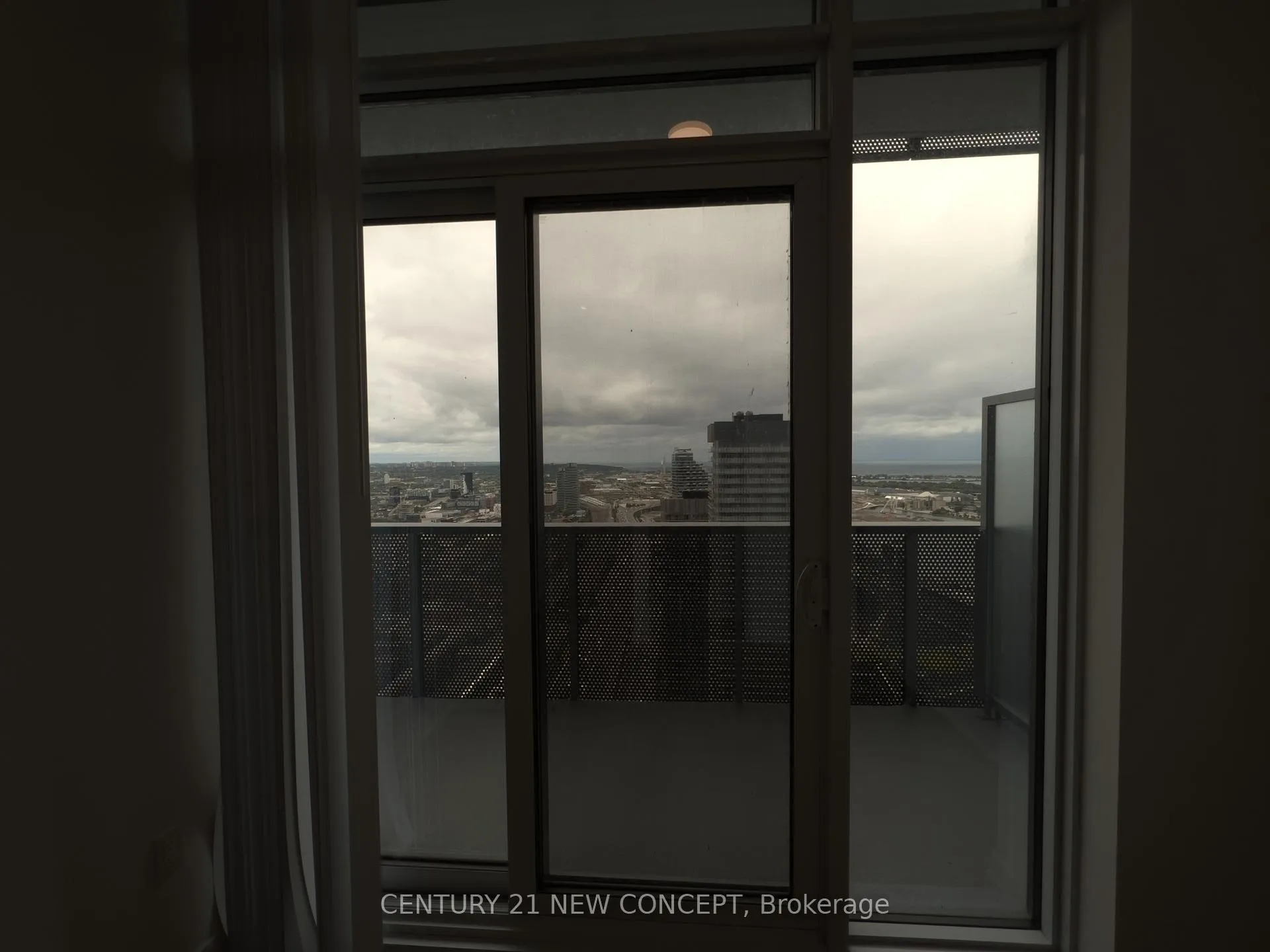 Photo 6 of Unit 5205, 55 Cooper Street, Toronto, Waterfront Communities — HOMEH