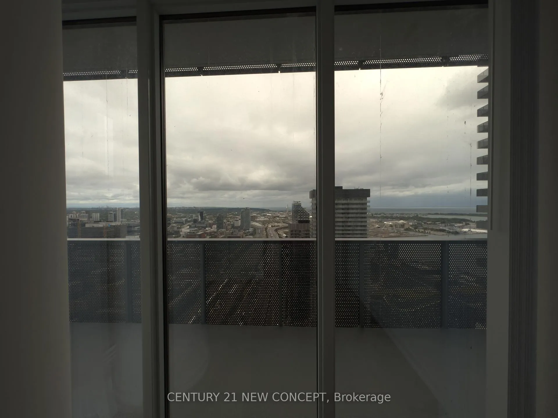 Photo 8 of Unit 5205, 55 Cooper Street, Toronto, Waterfront Communities — HOMEH