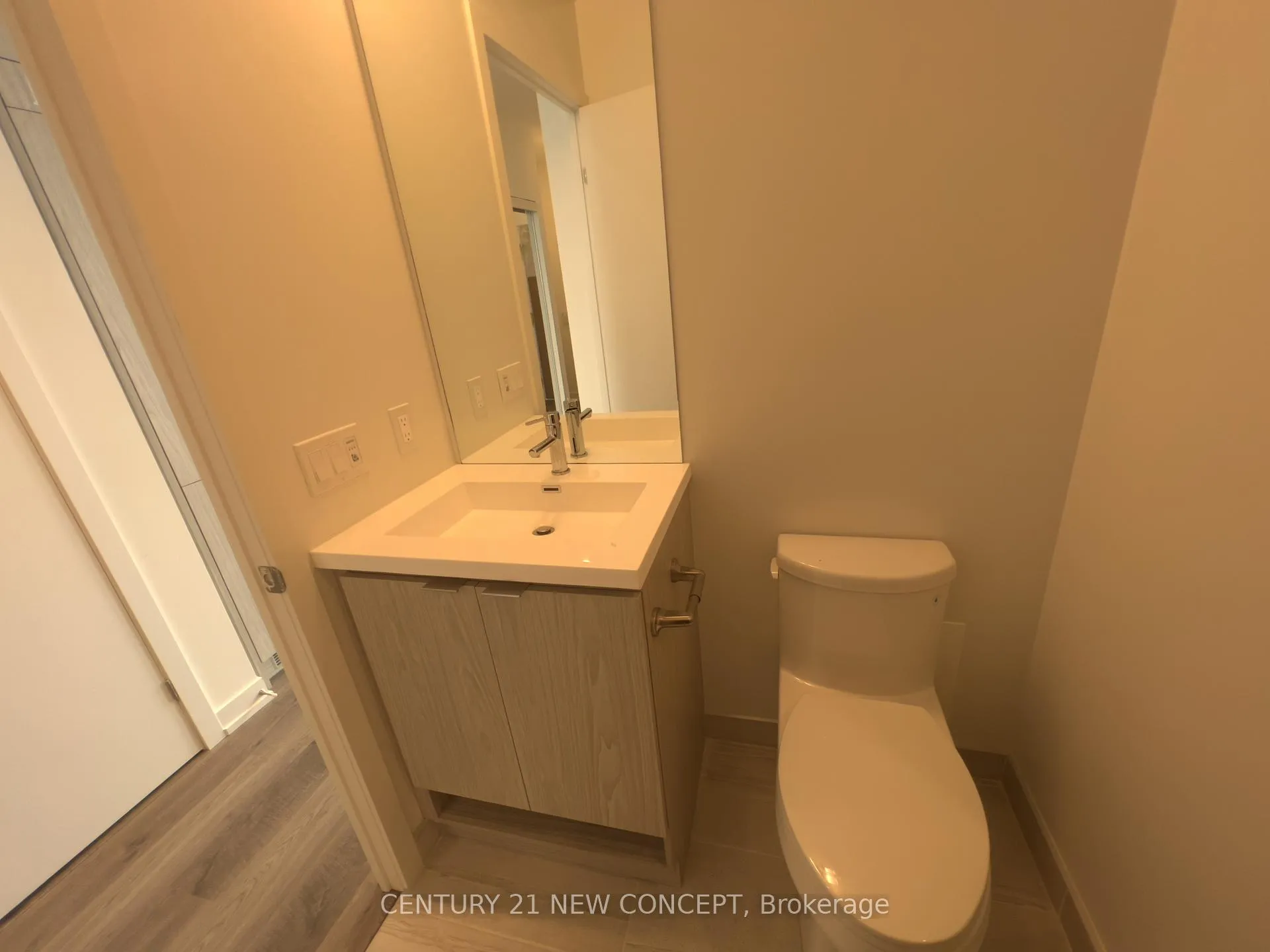 Photo 14 of Unit 5205, 55 Cooper Street, Toronto, Waterfront Communities — HOMEH