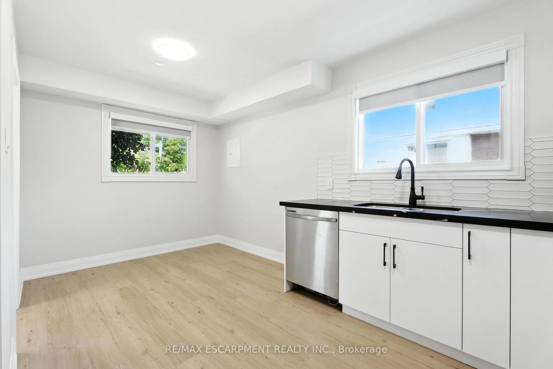 Photo 4 of Unit A, 929 Upper Ottawa Street, Hamilton, Berrisfield — HOMEH