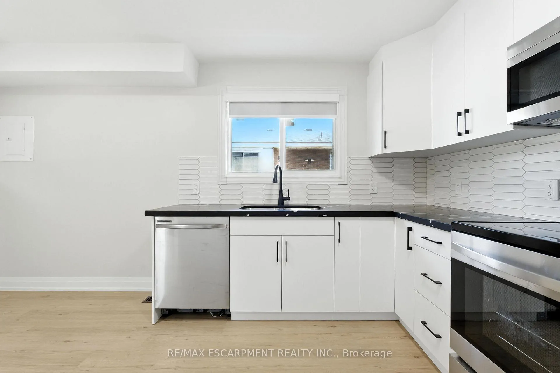 Photo 5 of Unit A, 929 Upper Ottawa Street, Hamilton, Berrisfield — HOMEH