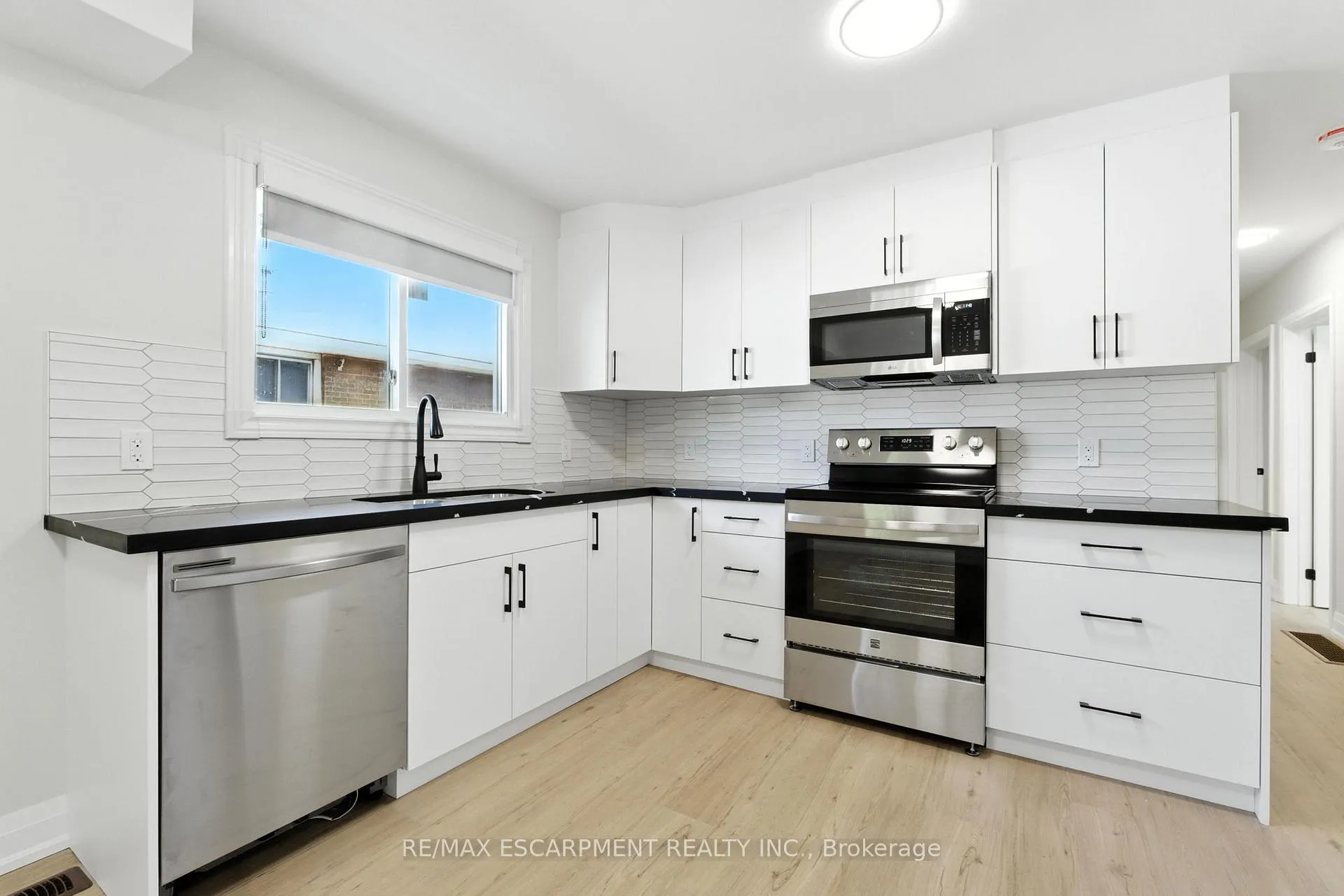Photo 6 of Unit A, 929 Upper Ottawa Street, Hamilton, Berrisfield — HOMEH