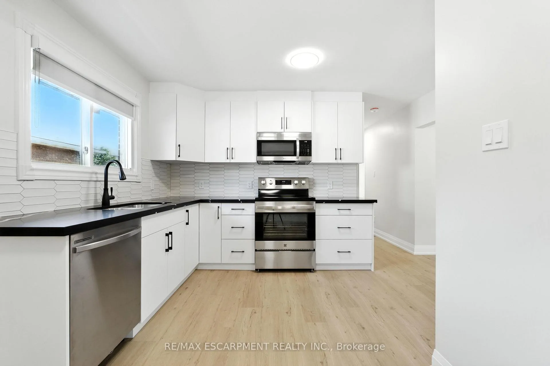 Photo 7 of Unit A, 929 Upper Ottawa Street, Hamilton, Berrisfield — HOMEH