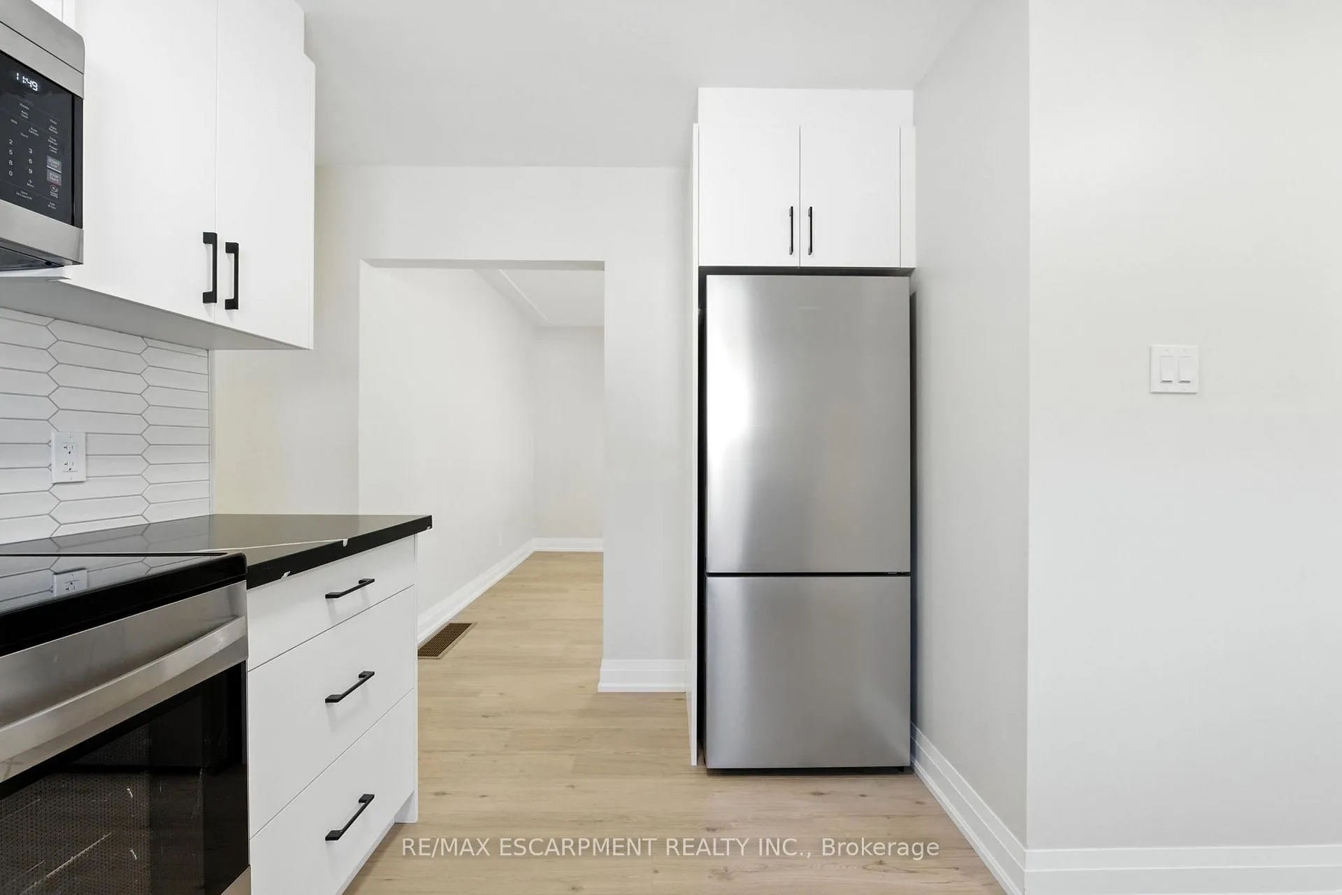Photo 12 of Unit A, 929 Upper Ottawa Street, Hamilton, Berrisfield — HOMEH