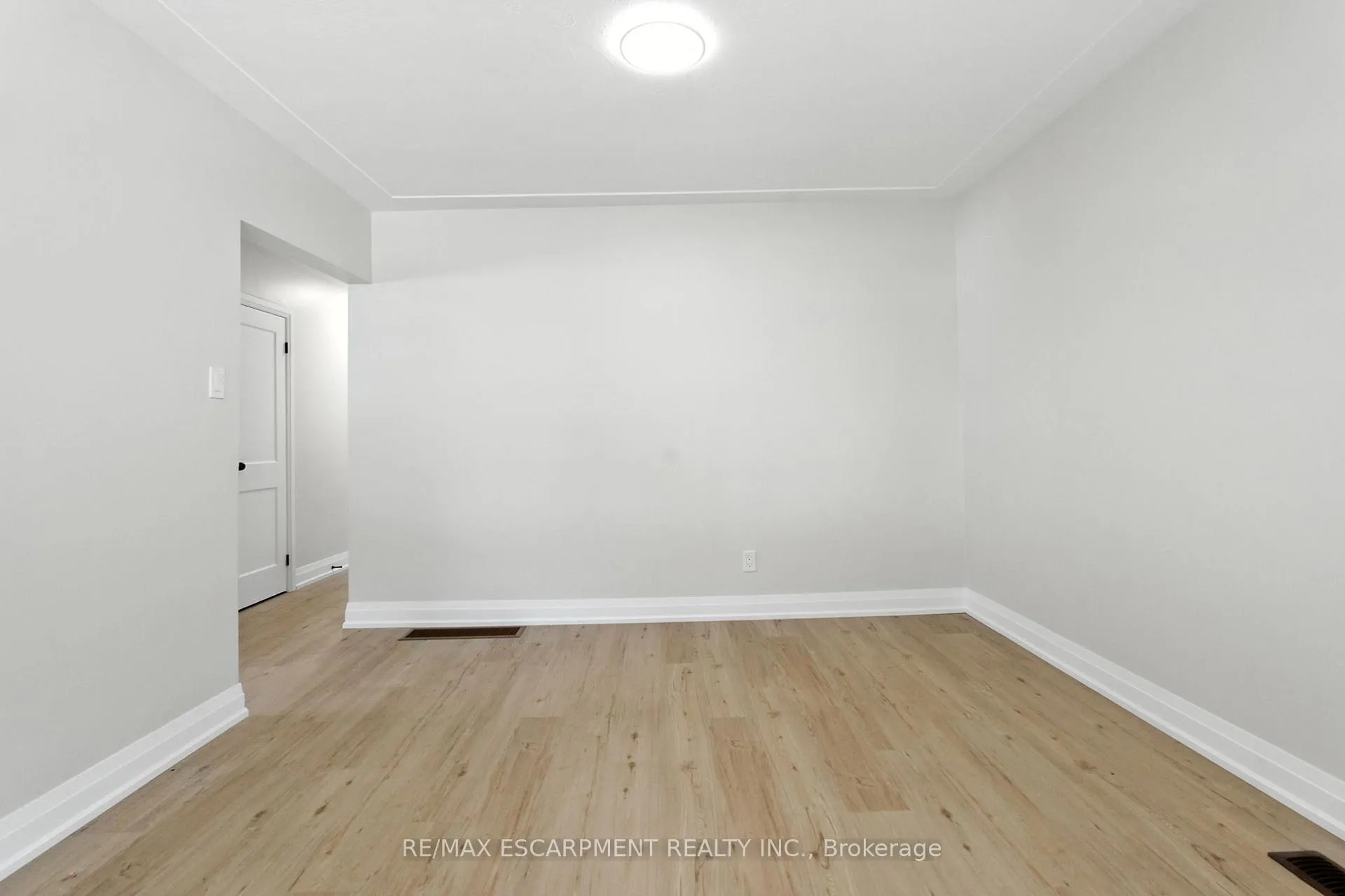 Photo 14 of Unit A, 929 Upper Ottawa Street, Hamilton, Berrisfield — HOMEH