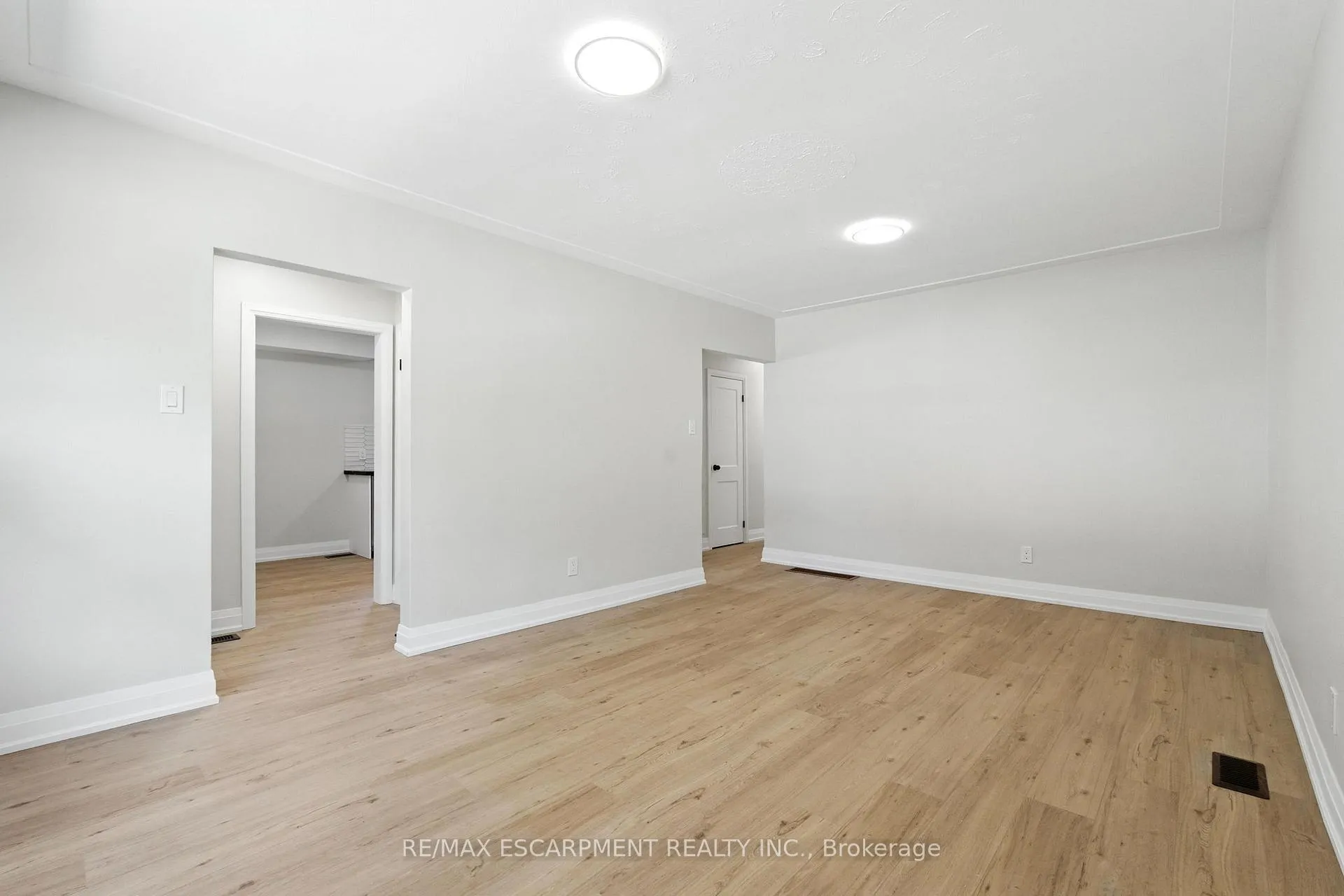 Photo 15 of Unit A, 929 Upper Ottawa Street, Hamilton, Berrisfield — HOMEH